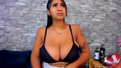 Snapshot of la_indiia chatting on 02-06-25, 12:05 la_indiia online show from 02-06-25, 12:05