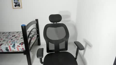 la_pequena_culona online show from 03-17-26, 06:00