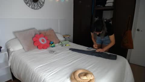 Catalina online show from 04-13-26, 02:06