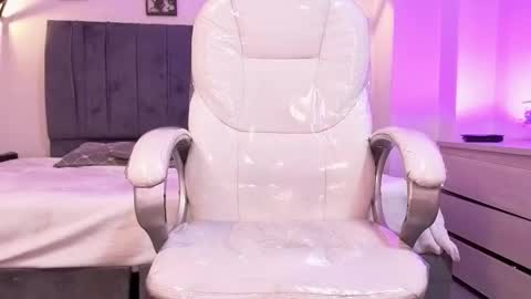 Snapshot of laara_croft chatting on 02-21-26, 09:05 L A R A online show from 02-21-26, 09:05