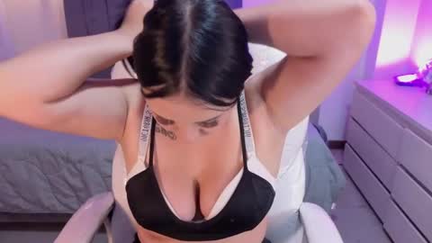  L A R A   online show from 04-23-26, 08:00