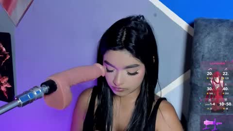 Snapshot of laau_hot1 chatting on 11-15-25, 09:54 danny online show from 11-15-25, 09:54