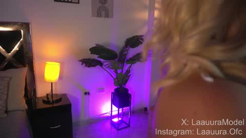 Snapshot of laauura_1 chatting on 02-21-25, 10:26 Only Fans laauura online show from 02-21-25, 10:26