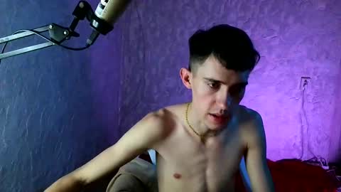 Snapshot of labour_guy chatting on 02-22-25, 01:22 Marco online show from 02-22-25, 01:22