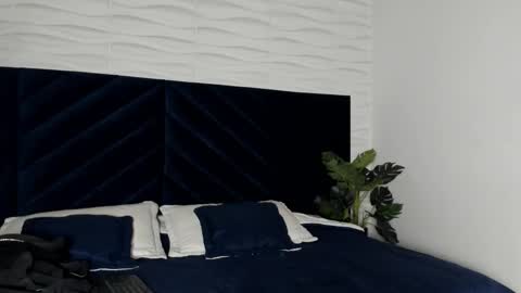 Snapshot of labrinthteasing chatting on 11-23-25, 12:16 labrinthteasing online show from 11-23-25, 12:16