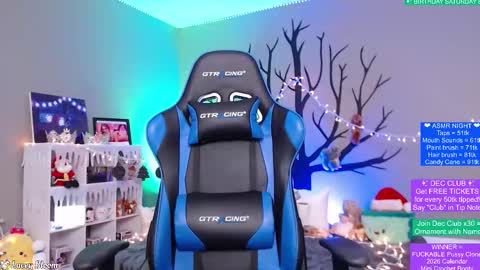 Lacey Bloom online show from 12-05-25, 01:25