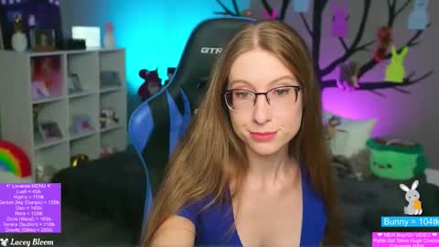 Lacey Bloom online show from 04-17-26, 01:30