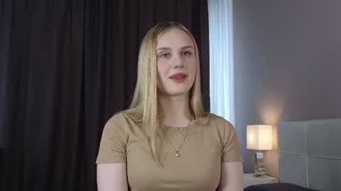 Snapshot of lachelleellwanger chatting on 06-27-26, 05:12 Kate online show from 06-27-26, 05:12