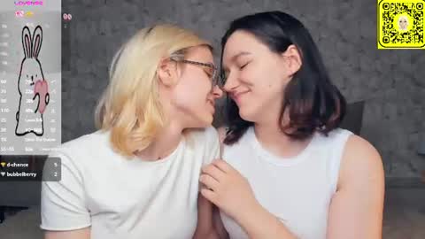 Snapshot of lacyedison chatting on 06-23-26, 07:23 Violet and Isabel online show from 06-23-26, 07:23