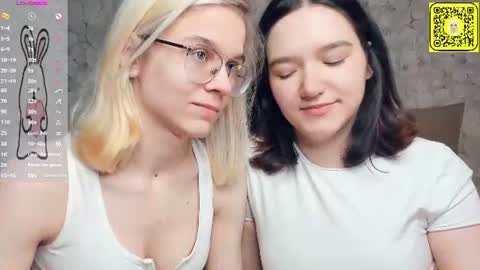 Snapshot of lacyedison chatting on 07-06-26, 07:05 Violet and Isabel online show from 07-06-26, 07:05
