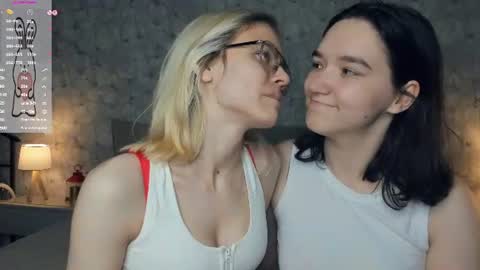 Snapshot of lacyedison chatting on 07-21-26, 07:27 Violet and Isabel online show from 07-21-26, 07:27