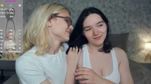 Snapshot of lacyedison chatting on 07-27-26, 07:21 Violet and Isabel online show from 07-27-26, 07:21