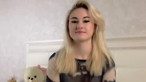 Lisa online show from 12-16-25, 02:27