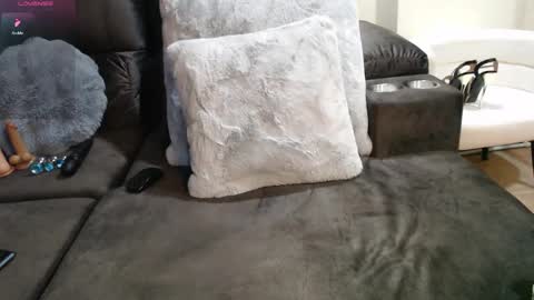 Snapshot of ladii_mia chatting on 09-28-25, 10:15 Mia online show from 09-28-25, 10:15