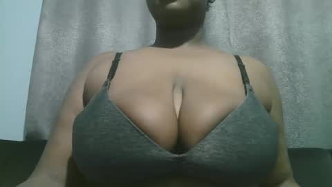 lady_dearra online show from 11-11-25, 04:12