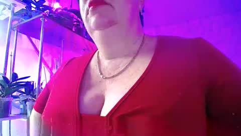 Lady Gloria online show from 12-17-25, 05:13