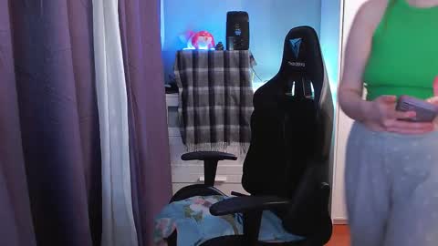 Snapshot of lady_inari chatting on 02-25-26, 06:50 Angelika online show from 02-25-26, 06:50