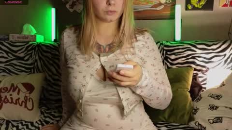 Snapshot of lady_lucky_love chatting on 09-20-25, 11:33 KENDALL NATHANPVT IS OPEN online show from 09-20-25, 11:33