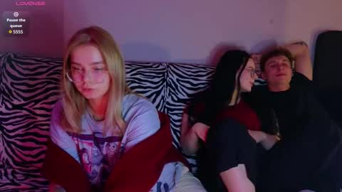 Snapshot of lady_lucky_love chatting on 10-04-25, 04:27 KENDALL NATHANPVT IS OPEN online show from 10-04-25, 04:27