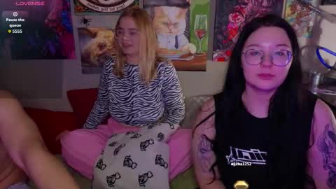 Snapshot of lady_lucky_love chatting on 10-16-25, 05:36 KENDALL NATHANPVT IS OPEN online show from 10-16-25, 05:36