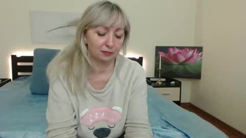 Snapshot of lady_milf_hot chatting on 12-10-24, 04:49 Sofi online show from 12-10-24, 04:49