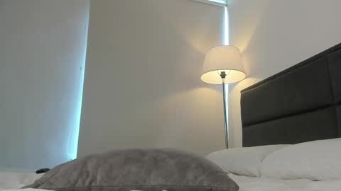 Snapshot of lady_ni chatting on 03-07-25, 04:00    700  1300 -5 online show from 03-07-25, 04:00
