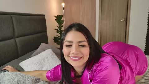 Snapshot of lady_ni chatting on 10-11-25, 12:58    700  1300 -5 online show from 10-11-25, 12:58