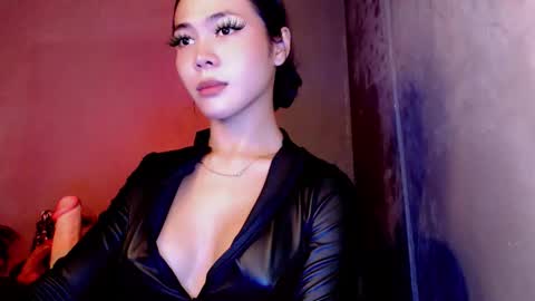 Ella online show from 05-28-26, 05:10
