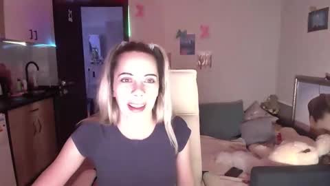 Snapshot of lady_smile69 chatting on 11-13-25, 06:40 lady_smile69 online show from 11-13-25, 06:40