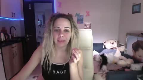 Snapshot of lady_smile69 chatting on 11-17-25, 07:25 lady_smile69 online show from 11-17-25, 07:25