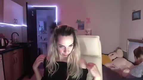 Snapshot of lady_smile69 chatting on 11-24-25, 04:34 lady_smile69 online show from 11-24-25, 04:34