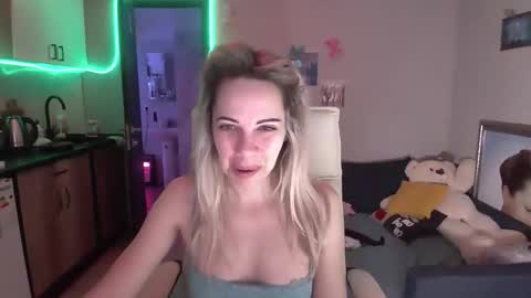 Snapshot of lady_smile69 chatting on 12-04-25, 04:44 lady_smile69 online show from 12-04-25, 04:44