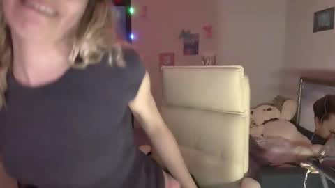 lady_smile69 online show from 12-19-25, 09:33