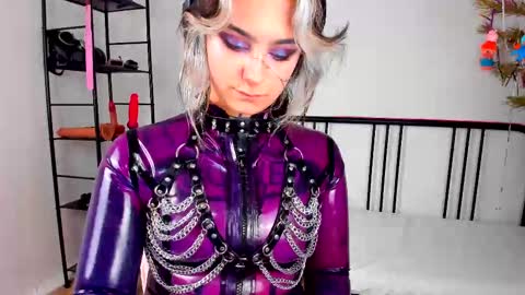 Snapshot of lady_sontse_ chatting on 02-10-25, 08:10 Mia online show from 02-10-25, 08:10