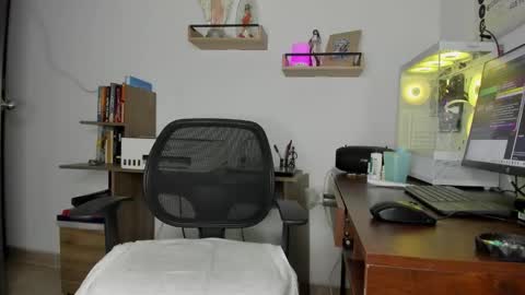 Snapshot of lady_sophie01 chatting on 09-20-25, 08:32 Sophie   online show from 09-20-25, 08:32