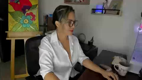 Snapshot of lady_sophie01 chatting on 09-25-25, 04:21 Sophie   online show from 09-25-25, 04:21