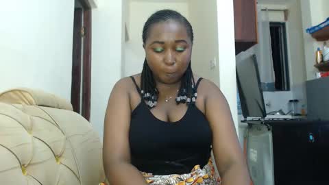 Snapshot of lady_twerky chatting on 11-02-25, 12:13 Maya online show from 11-02-25, 12:13