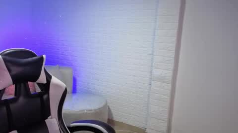 Lady Violet Bridgerton online show from 10-30-25, 07:58