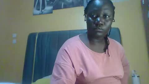 Snapshot of ladyblossoms19 chatting on 06-08-26, 01:28 lindah32 online show from 06-08-26, 01:28