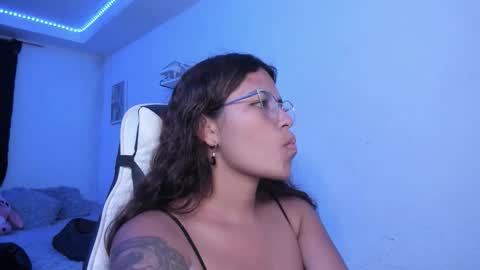  Lady  online show from 01-09-26, 02:47