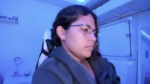 Snapshot of ladybrown_16 chatting on 06-15-26, 03:53 Lady online show from 06-15-26, 03:53