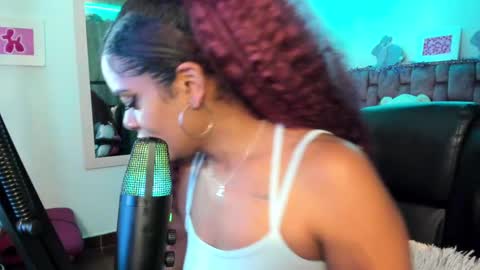 leidy daniela online show from 12-18-24, 02:42