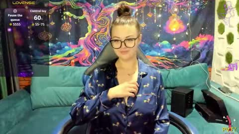 Snapshot of ladydrammer chatting on 12-16-25, 10:59 LadyDrummer online show from 12-16-25, 10:59