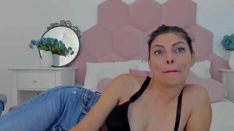 Snapshot of ladyliia chatting on 01-08-25, 08:16 Lia online show from 01-08-25, 08:16