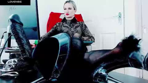 Snapshot of ladyperfection chatting on 12-15-25, 05:06 MistressMILA online show from 12-15-25, 05:06