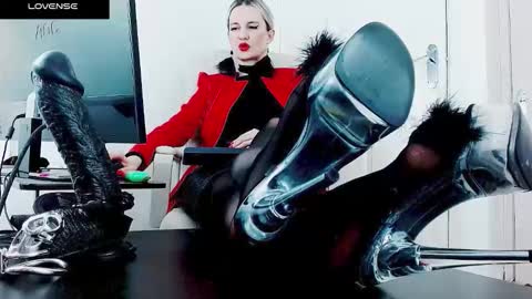 Snapshot of ladyperfection chatting on 12-21-25, 05:42 MistressMILA online show from 12-21-25, 05:42