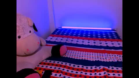 laura online show from 11-12-25, 02:23