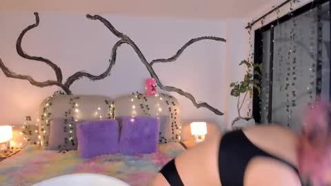 Lady  online show from 12-04-25, 05:28