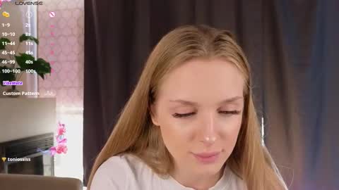 Lilia online show from 11-22-25, 07:29