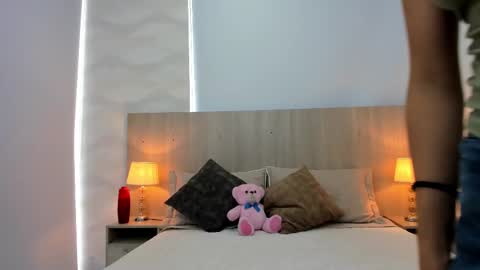 Snapshot of laia_cruz chatting on 10-22-25, 07:02 Laia Cruz online show from 10-22-25, 07:02